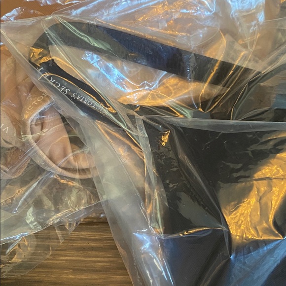 Victoria's Secret Nude/Black Push-Up Bra Set - Picture 3 of 4